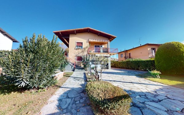 casa indipendente in vendita a Binago