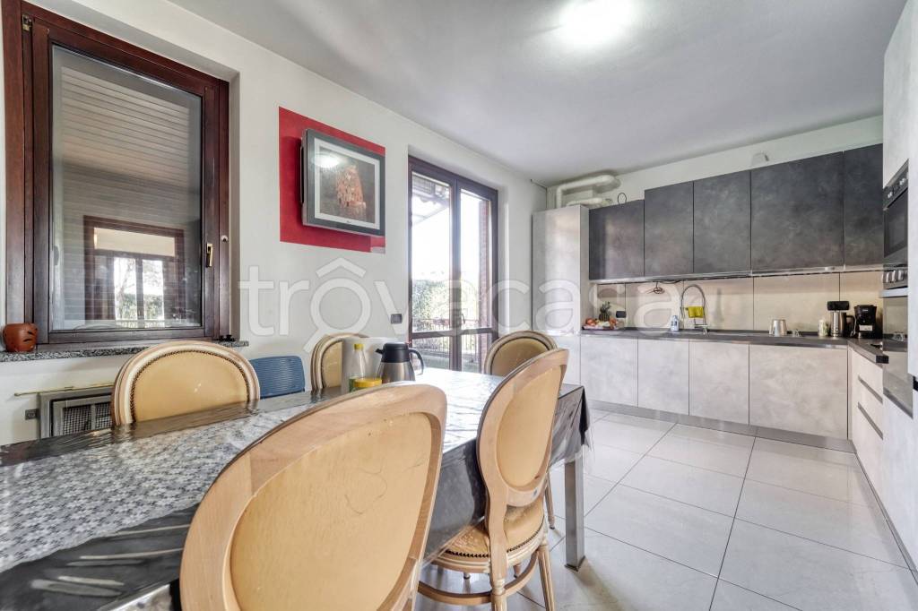 casa indipendente in vendita a Binago