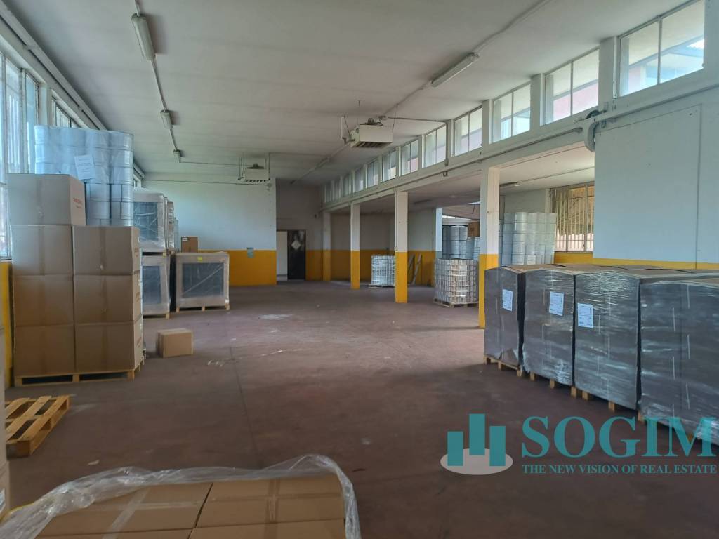 locale commerciale in vendita a Binago