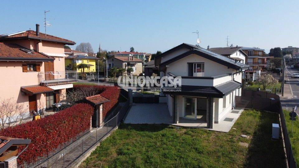 casa indipendente in vendita a Binago
