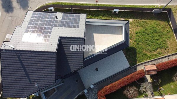 casa indipendente in vendita a Binago