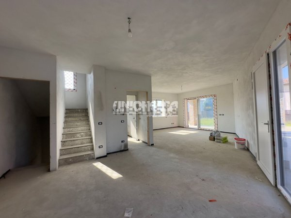 casa indipendente in vendita a Binago