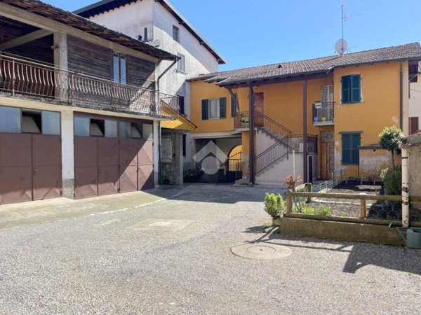 casa indipendente in vendita a Binago