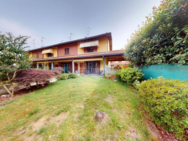 casa indipendente in vendita a Binago