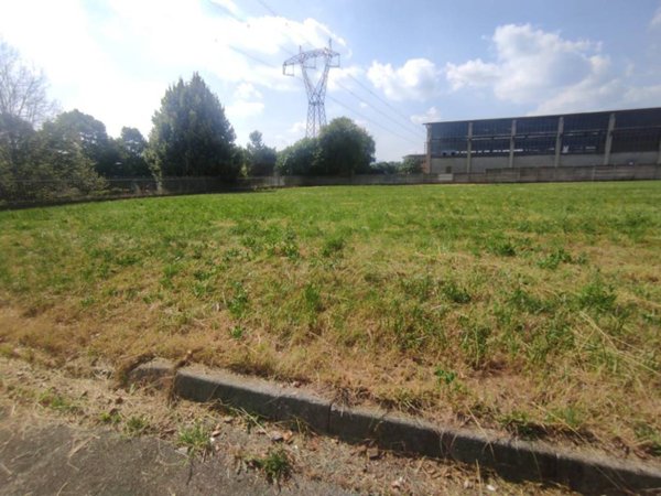 terreno edificabile in vendita a Binago