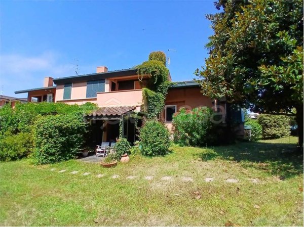 casa indipendente in vendita a Binago