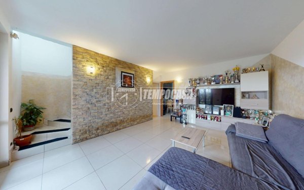 casa indipendente in vendita a Binago