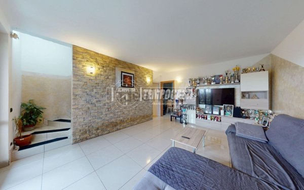 casa indipendente in vendita a Binago