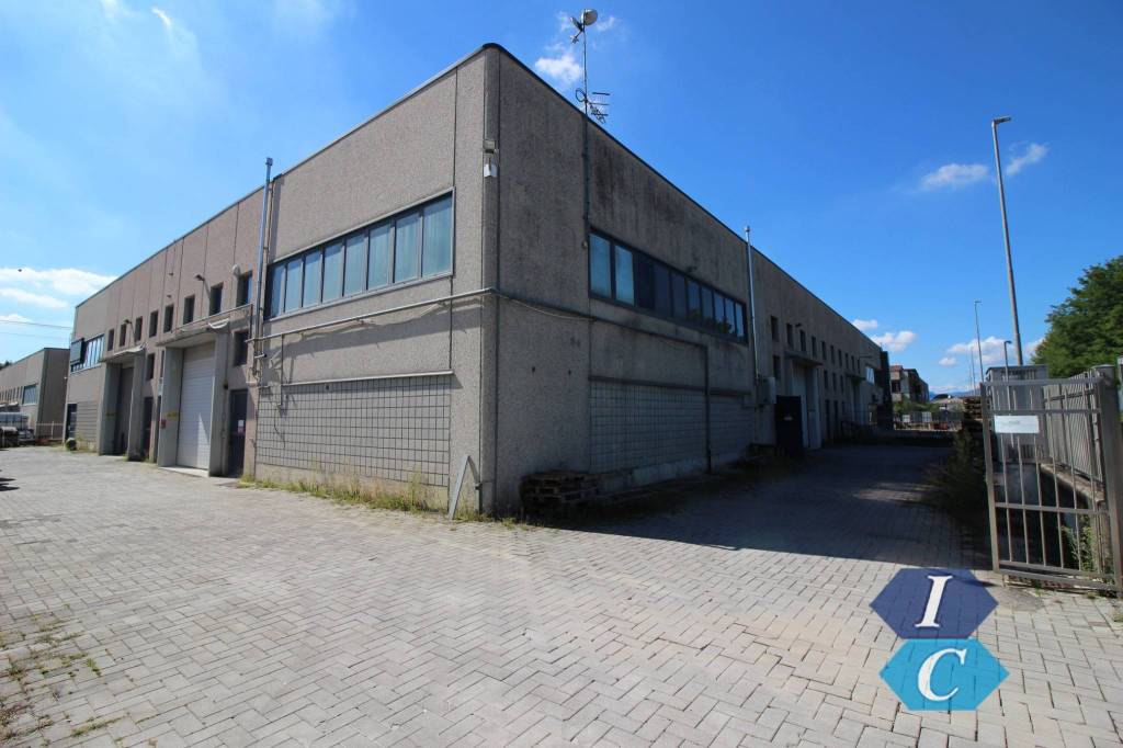 locale commerciale in vendita a Binago