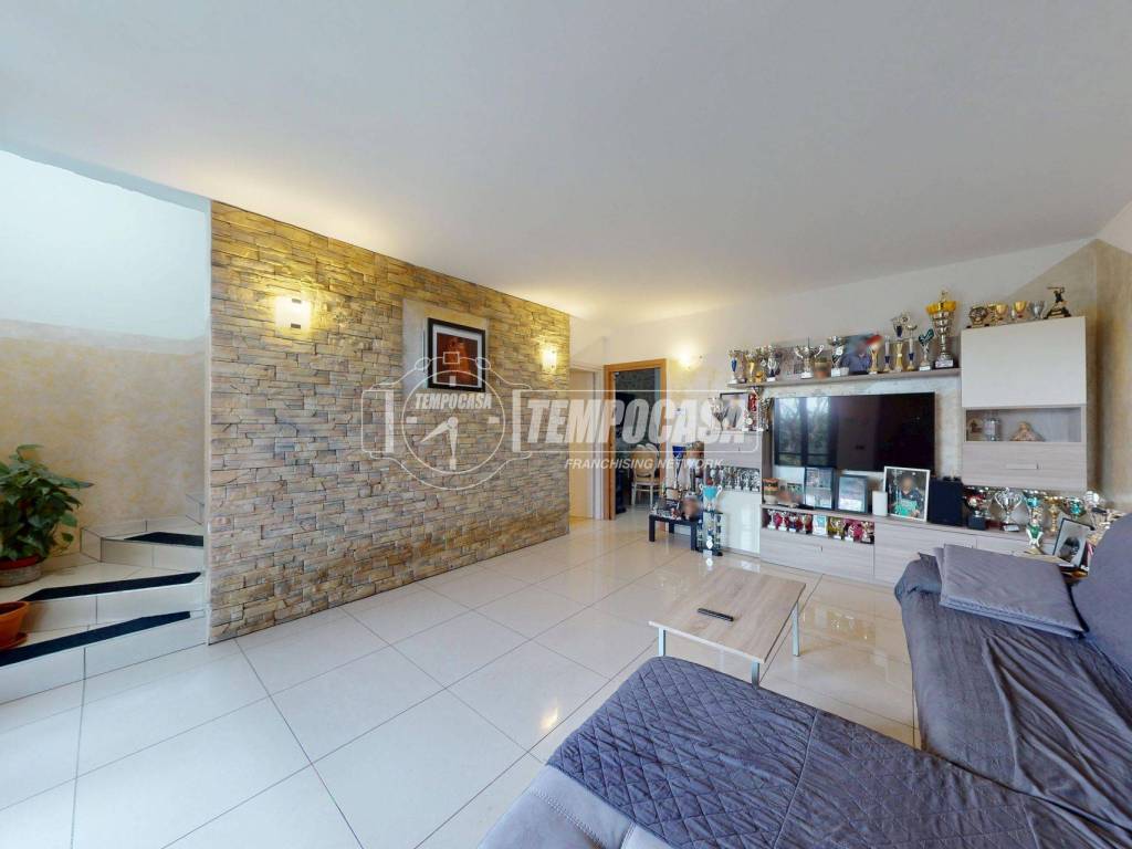 casa indipendente in vendita a Binago
