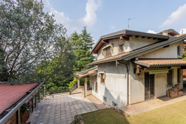 casa indipendente in vendita a Binago