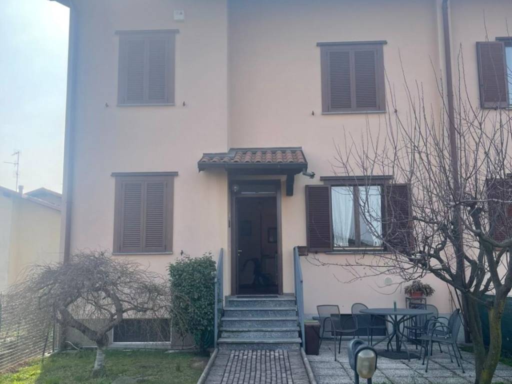 casa indipendente in vendita a Binago