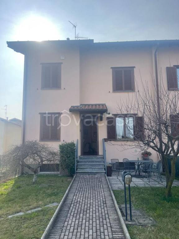 casa indipendente in vendita a Binago