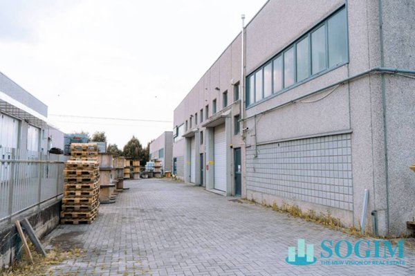 locale commerciale in vendita a Binago