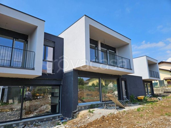 casa indipendente in vendita a Binago