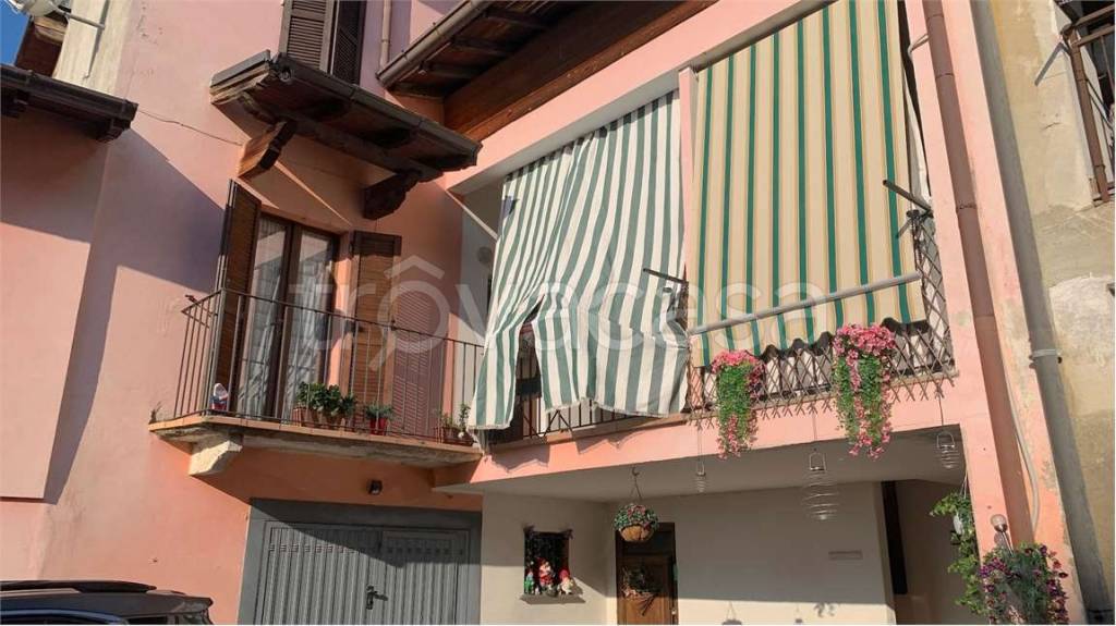 casa indipendente in vendita a Binago