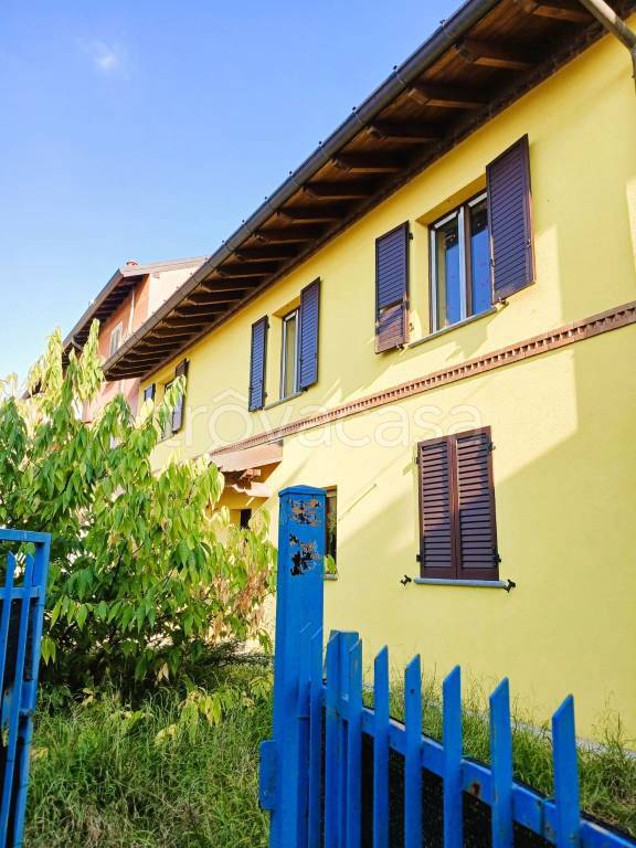 casa indipendente in vendita a Binago