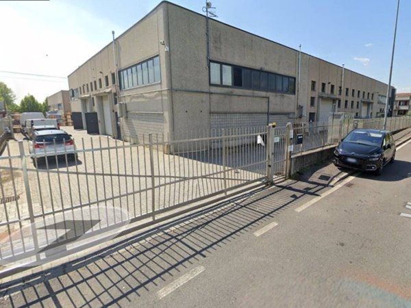 locale commerciale in vendita a Binago