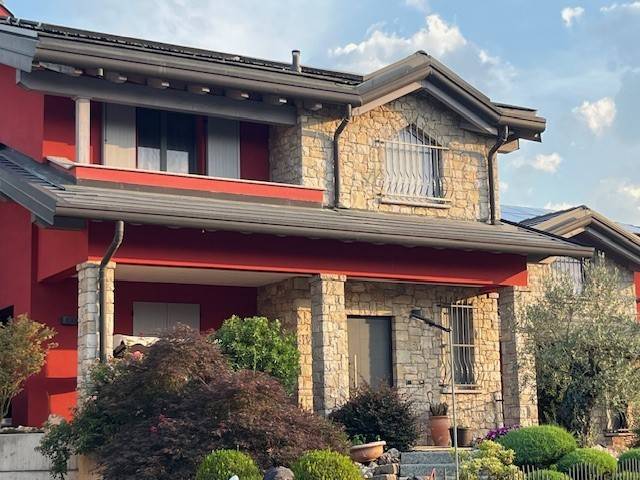 casa indipendente in vendita a Binago