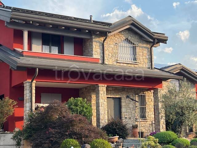 casa indipendente in vendita a Binago