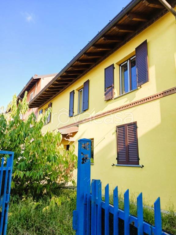 casa indipendente in vendita a Binago