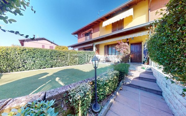 casa indipendente in vendita a Binago