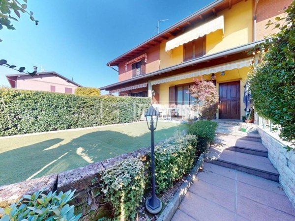 casa indipendente in vendita a Binago