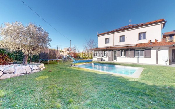 casa indipendente in vendita a Binago