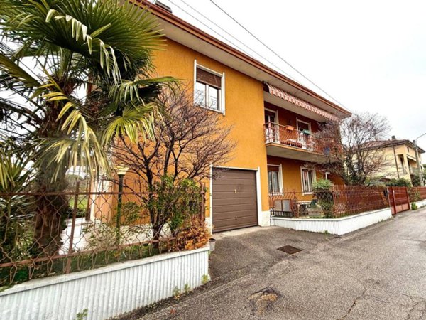 casa indipendente in vendita a Binago