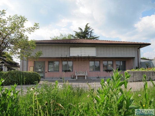 locale commerciale in vendita a Binago