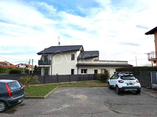 casa indipendente in vendita a Binago