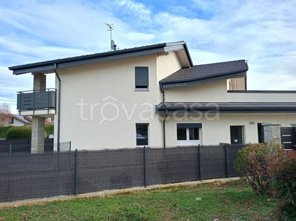 casa indipendente in vendita a Binago