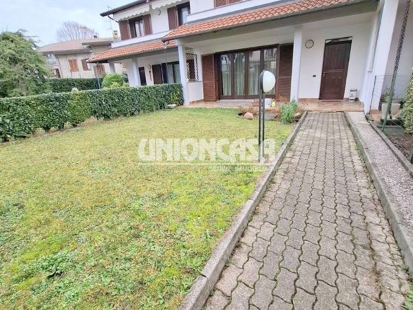 casa indipendente in vendita a Binago