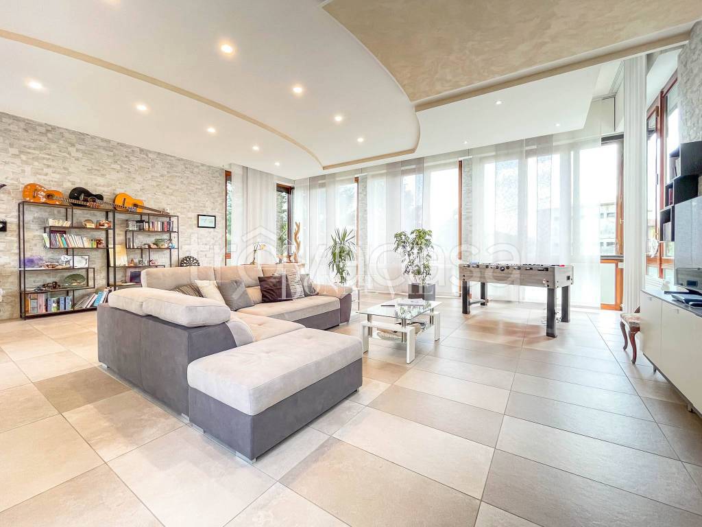 casa indipendente in vendita a Binago