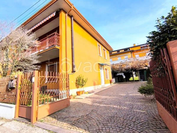 casa indipendente in vendita a Binago