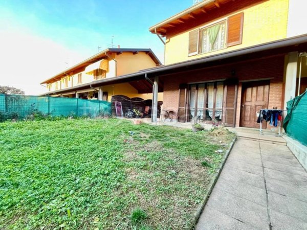 casa indipendente in vendita a Binago