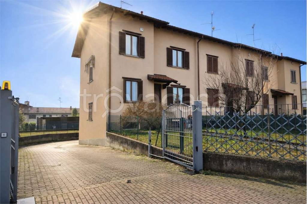 casa indipendente in vendita a Binago