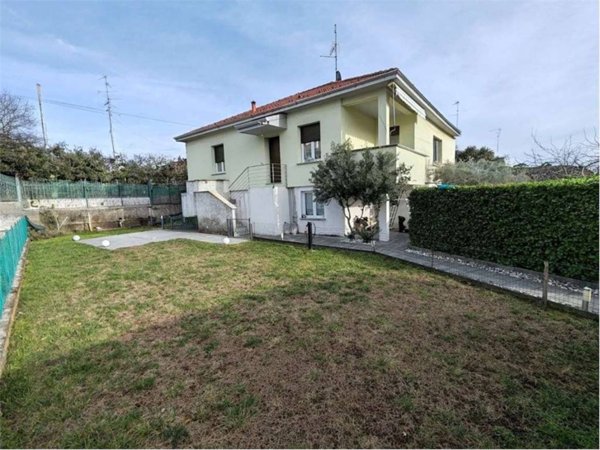 casa indipendente in vendita a Binago