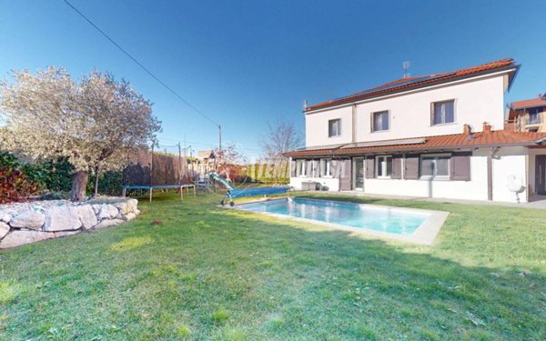 casa indipendente in vendita a Binago