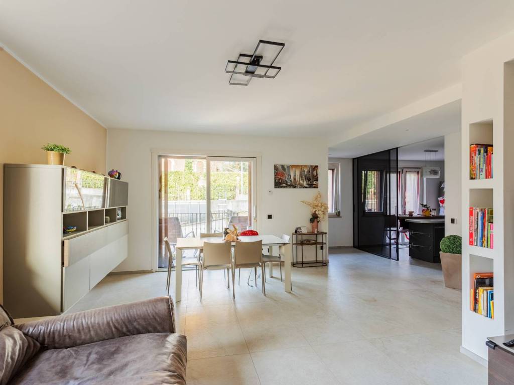 casa indipendente in vendita a Binago