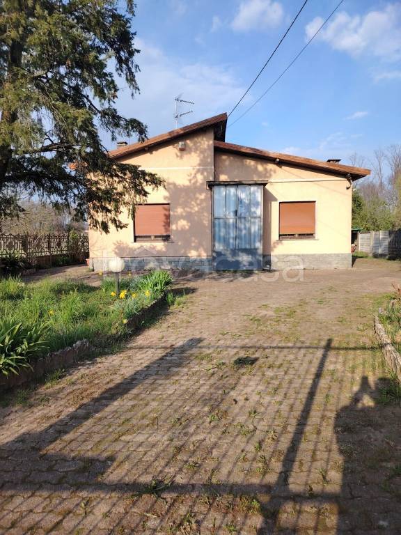 casa indipendente in vendita a Binago