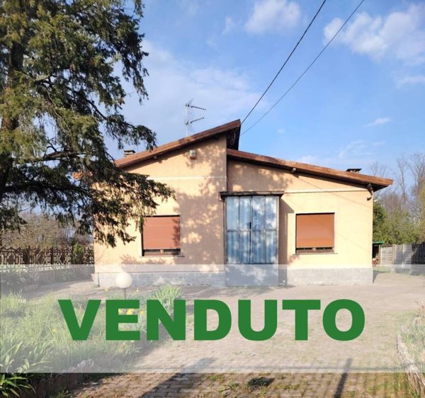 casa indipendente in vendita a Binago