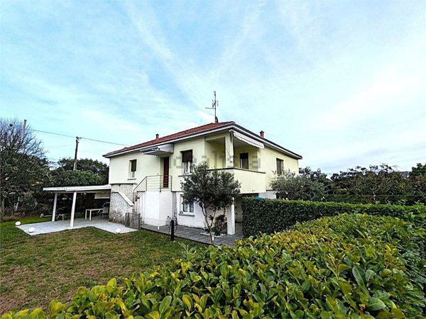 casa indipendente in vendita a Binago