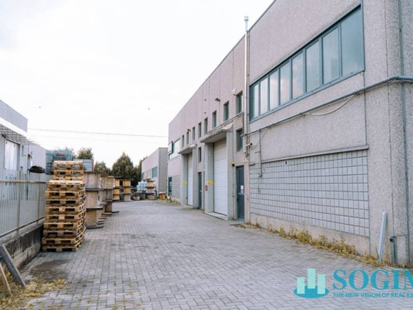 locale commerciale in vendita a Binago