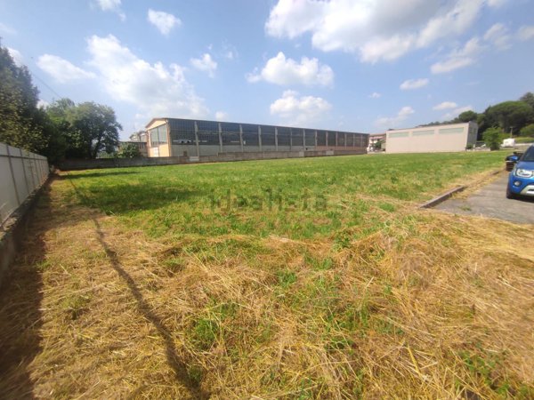 terreno edificabile in vendita a Binago