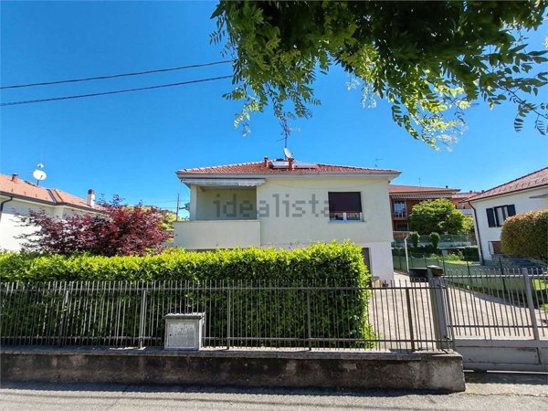 casa indipendente in vendita a Binago