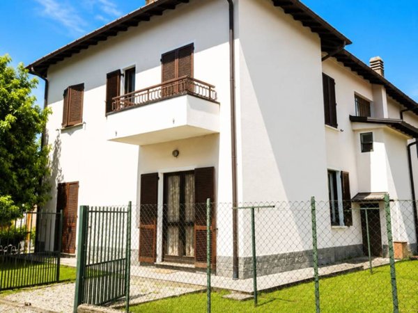 casa indipendente in vendita a Binago