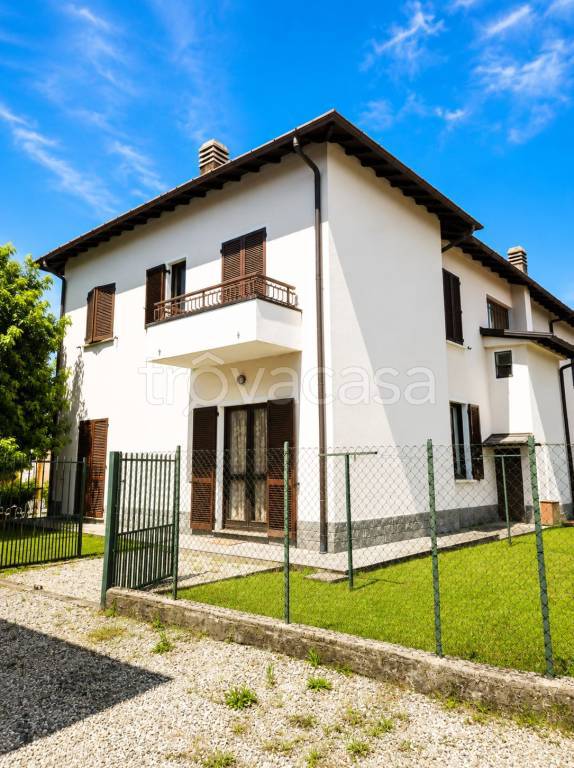 casa indipendente in vendita a Binago