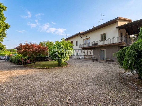 casa indipendente in vendita a Binago