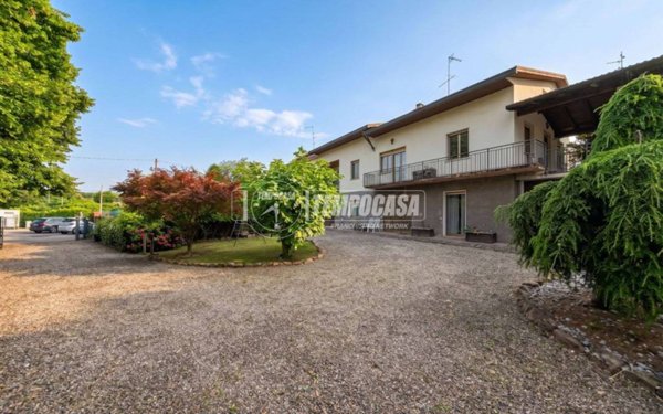 casa indipendente in vendita a Binago